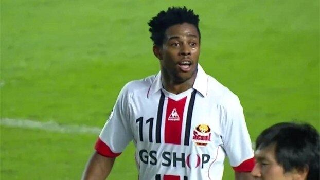 Em 2015, o atleta se transferiu para o FC Seoul, uma das principais equipes do futebol coreano. E, logo em sua primeira temporada, marcou oito gols em 13 partidas