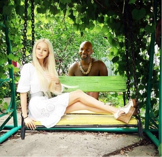 Sobre as declarações de Valeria, nas quais ela dizia não fazer e não gostar de sexo, nós de Esquisitices fomos atrás de um grande especialista no assunto: Mister Catra. Em entrevista exclusiva, ele desvendou um dos maiores mistérios de Valeria. A culpa do jeitinho esquisito da boneca é de seu marido, segundo o músico
VEJA MAIS AQUI: Mister Catra desvenda mistério da Barbie humana