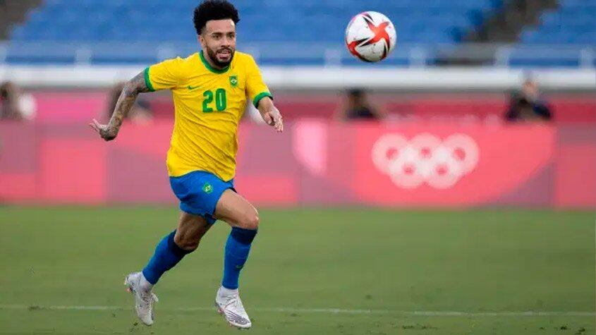 Claudinho chegou ao Zenit em 2021, após grande destaque no Red Bull Bragantino. Suas atuações renderam a oportunidade de fazer parte da Seleção Olímpica nos Jogos de Toquio-2020, onde conquistou o ouro. O meia surgiu para o futebol no Corinthians.