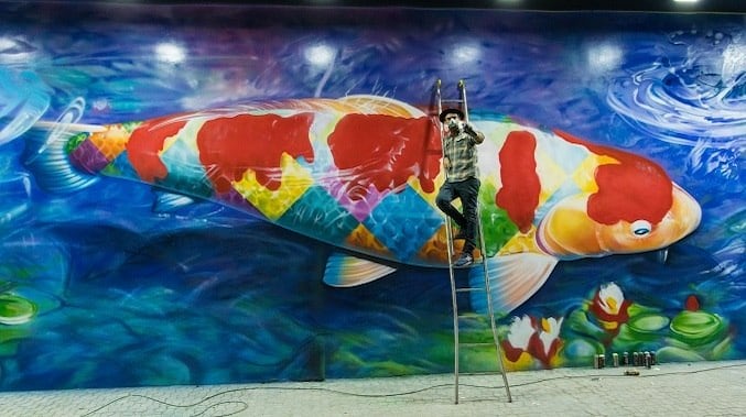 Kobra se inspirou na obra "Ninfeias" de Claude Monet, para fazer o fundo do painel