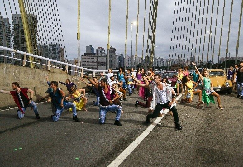 O objetivo das duplas é obter boas notas dos jurados, Jaime Arôxa, Fernanda Chamma e Paulo Goulart Filho. E, claro, ser o preferido do público de casa, que definirá o vencedor da temporada
• Leia mais: Conheça o time de jurados do Dancing Brasil