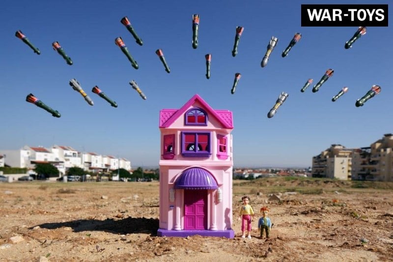 O projeto de Brian foi feito com crianças que moram em Israel e nos territórios palestinos (Faixa de Gaza e Cisjordânia).

O artista percebeu que, para os menores, é muito mais natural expressar seus entendimentos do mundo por meio da arte e da brincadeira, em vez da fala ou da escrita. Ele resolveu, então, capturar as impressões delas sobre as situações de guerra e fazer das brincadeiras e dos desenhos uma forma de diálogo e, consequentemente, reflexão
