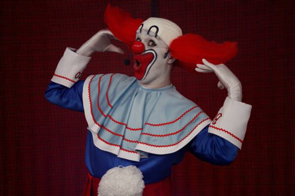Em 2013, Silvio Santos apostou na volta do Bozo. Contratou o ator Jean Santos (ex-Patati Patatá) e imaginou que a volta do palhaço mais querido do Brasil viesse lhe dar altos índices de audiência. Mas não foi o que aconteceu. Nessa ocasião, o programa foi exibido somente aos sábados