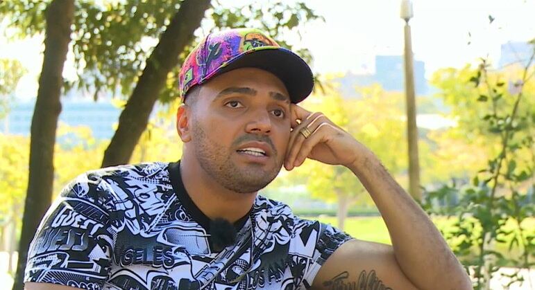 Tirullipa concede entrevista para a equipe do Domingo Espetacular em Portugal