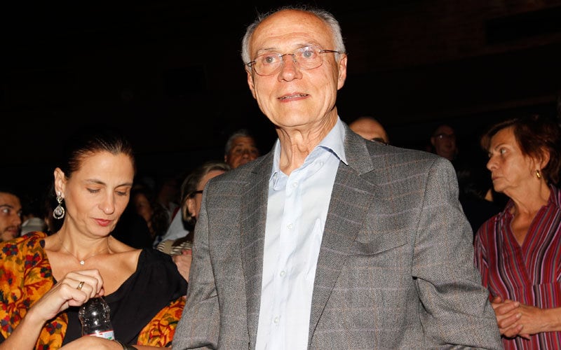 O senador petista também costuma ir ao teatro nas horas de folga. Na foto, Suplicy acompanha a estreia do espetáculo Toda Nudez Será Castigada, no Teatro Anchieta, em São Paulo