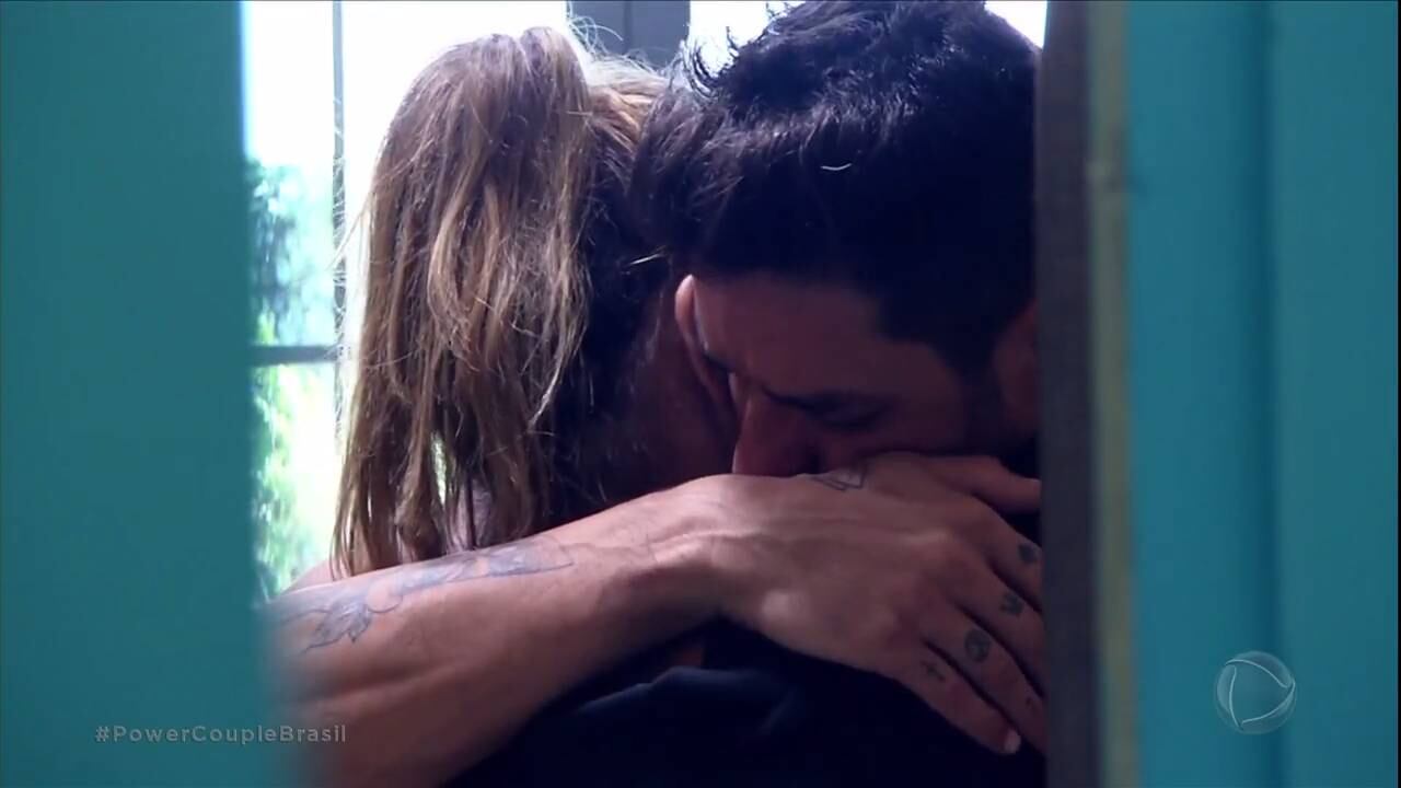 Franciele e Diego tiveram uma discussão que precisou da ajuda dos amigos para acalmar os ânimos