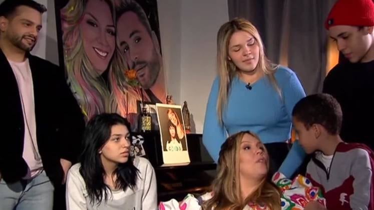 Ao lado dos filhos, ela fez um acordo com o apresentador: "Meu sonho é sentar com você [Roberto Cabrini] em cinco anos e dizer que estou de alta".

O Câmera Record vai ao ar todos os domingos, às 23h, na Record TV.

