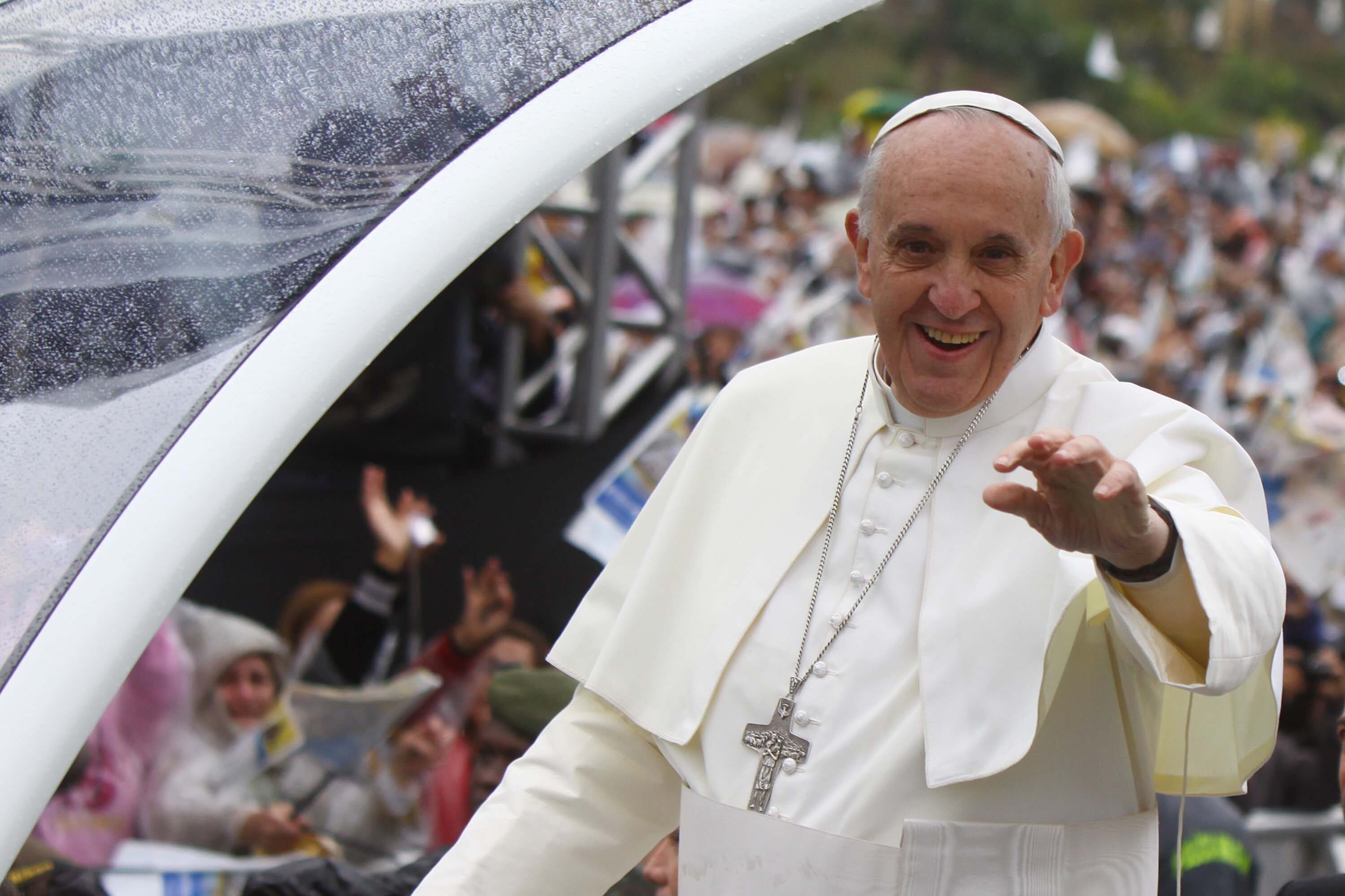 O líder da Igreja Católica, papa Francisco, visita o Santuário Nacional de Nossa Senhora de Aparecida, na cidade de Aparecida, no interior do Estado de São Paulo, nesta quarta-feira (24).
