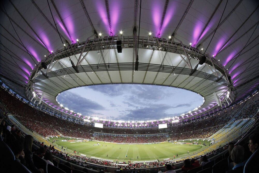 O Maracanã terá iluminação rosa para a partida entre
Botafogo e Palmeiras nesta quarta-feira (8). A decoração faz parte da campanha
mundial Outubro Rosa, para prevenção contra o câncer de mama. No último sábado
(4), o jogo entre Flamengo e Santos já esteve com a tonalidade rosa na
cobertura do estádio