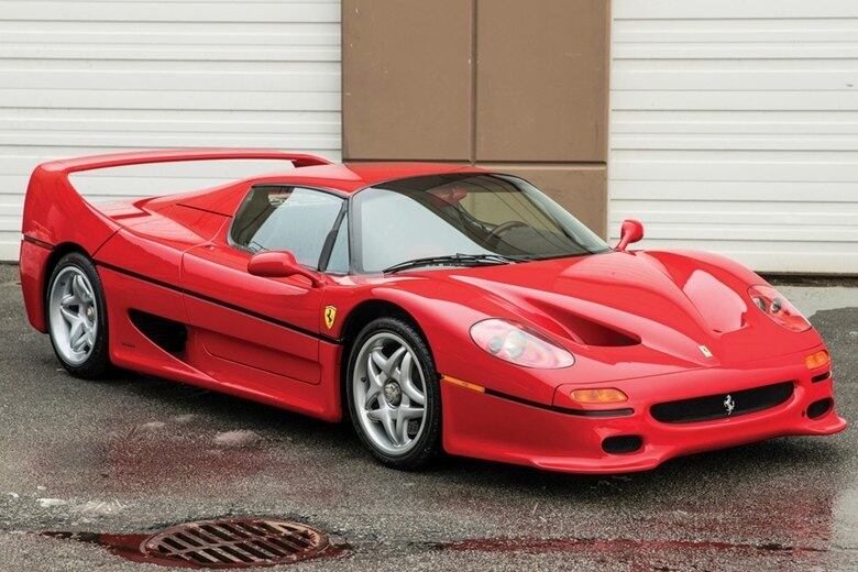 3) Ferrari F50 (1995) – 2.482.635 euros - Abrindo o pódio está este modelo. Se tratando de um F50 já fica valorizado, porém, se tratando de um F50 que já foi de Mike Tyson ele valoriza muito mais, por isso a medalha de bronze