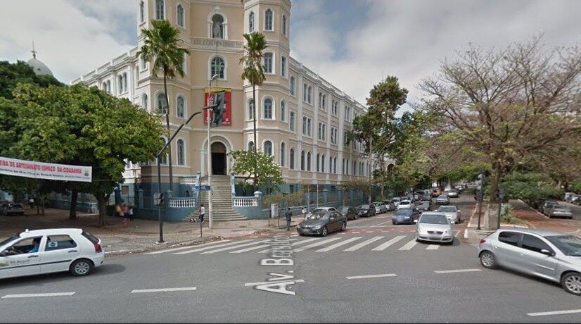 Briga ocorreu no cruzamento entre as avenidas Brasil e Carandaí, próximo ao Colégio Arnaldo