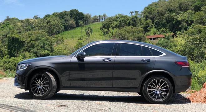 O visual que passou por mudanças recentemente recebeu novo para-choques e grade frontal redesenhada.