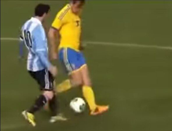 Messi adora inovar dentro de campo