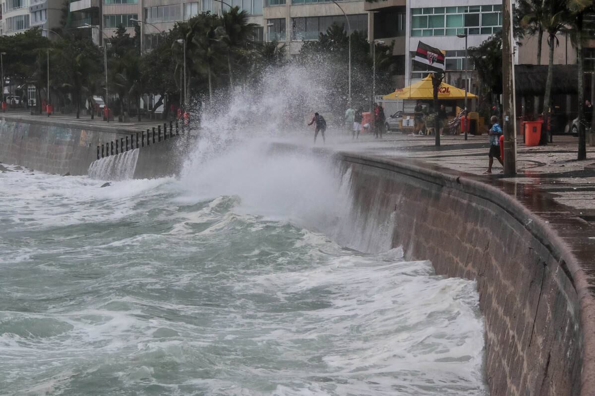 Não houve movimento nos quiosques da praia
