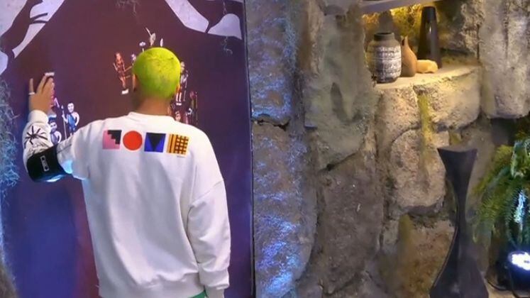 Kaio chegou ao Exílio com ranço de Solange de Gomes. O cantor aproveitou para reforçar seu desejo em ver a jornalista deixando a Vila. "Aproveita! Desde o início do programa, seu destino é esse aqui já", disse ele