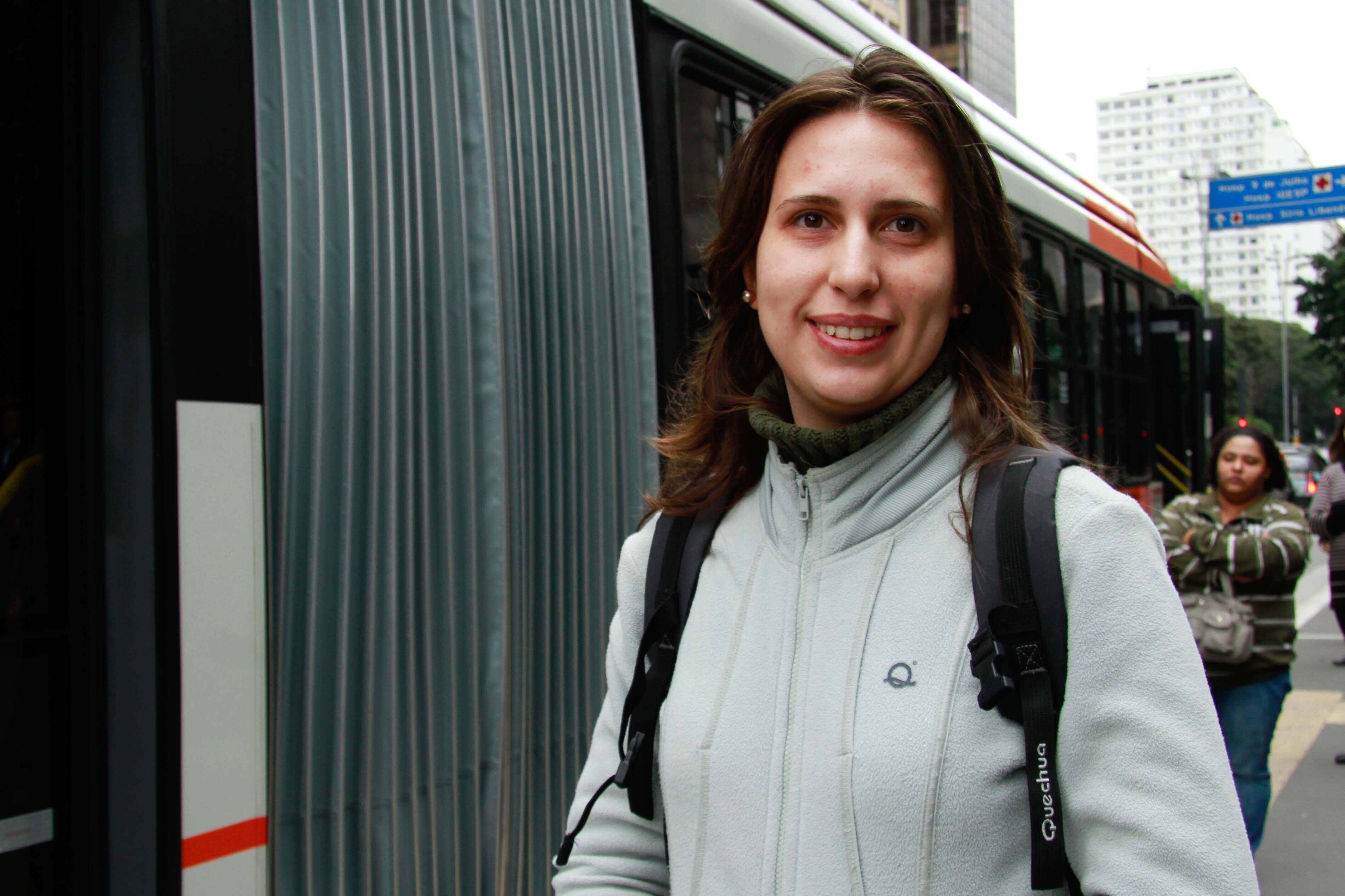 Bárbara Fahur, usuária dos ônibus da cidade, diz acreditar que, ao se pensar nas faixas, a administração municipal deve planejar também investimentos no transporte público.

— Por um lado é algo que melhora, mas por outro, tem suas adversidades. Na verdade, eles precisam pensar em ambos os lados. É mais fácil hoje comprar carros e aí você tem um transporte que não é tão bom. As pessoas vão continuar andando mais de carro e ai você faz o que com a faixa?