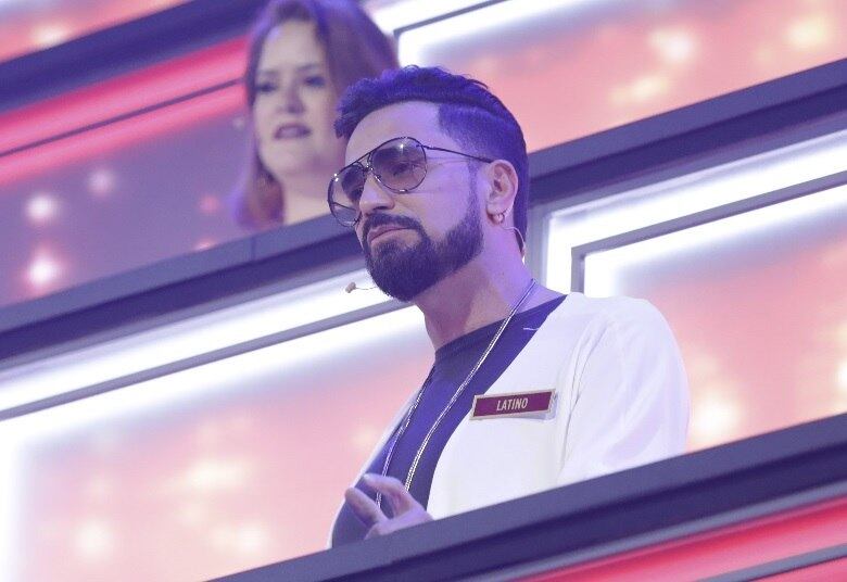 No quinto episódio do
reality show musical, o cantor de sucessos como “Me Leva” e “Festa
no Apê” se juntará aos outros 99 jurados para avaliar as performances dos
participantes, que disputam o prêmio de R$ 300 mil