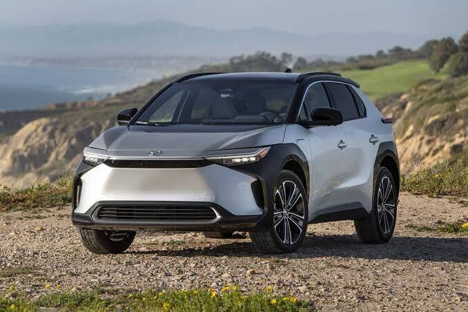 BZ4X, lançamento recente, com motor elétrico: marca promete baterias mais eficientes no futuro próximo