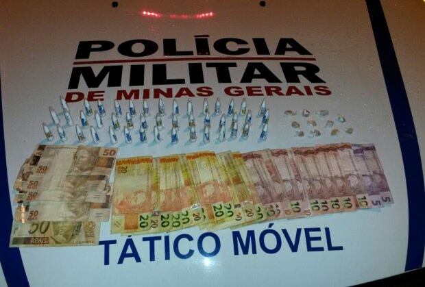 Militares encontraram R$ 600, referentes à venda dos entorpecentes