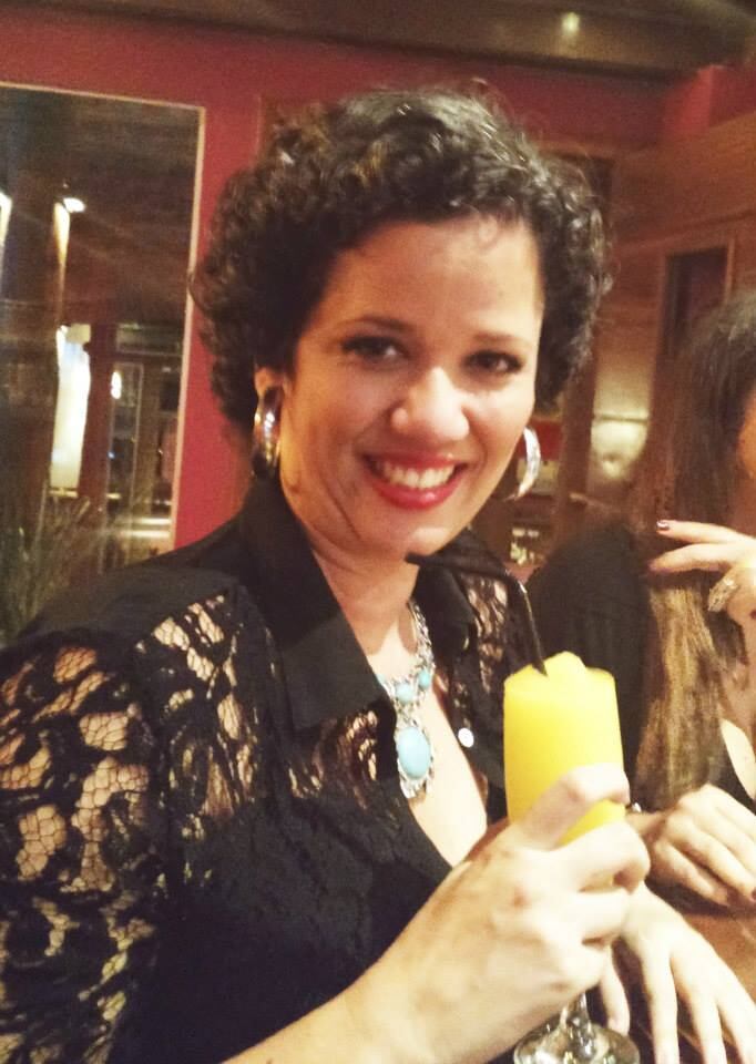 R7: Qual foi a importância de conversar com essas outras pacientes tanto após o diagnóstico quanto ao longo do tratamento? 

Paula: Eu conversei com todas as pessoas próximas e as que eu ia encontrando. A gente fica com a necessidade de falar com outra pessoa que passou, perguntar o que sentiu, querer ajudar, pedir conselhos. Essa necessidade chega a ser maior do que falar com o médico. É fundamental essa troca de experiências, por isso que eu me disponho a ajudar qualquer pessoa que precisa
