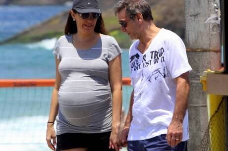 Herson com a mulher, que preferiu o parto normal