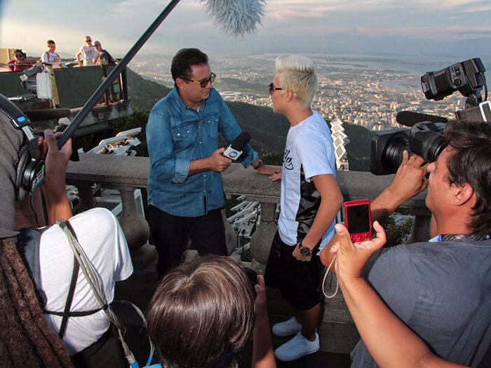 No alto do Corcovado, no Rio de Janeiro, MC Gui se emocionou com a história do engraxate. Os dois cantaram a música Sonhar


+ Assista a matéria!

+ Aproveite e confira as matérias do programa Domingo Show

+ Já curtiu a página do Domingo Show no Facebook? É só clicar!

+ Siga o Domingo Show no Twitter e receba conteúdos exclusivos!