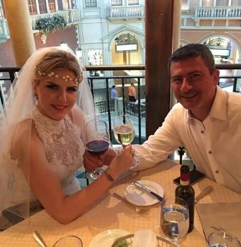 Intérprete de Louro José, Tom Veiga renovou os votos de casamento em Las Vegas, nos Estados Unidos
Acesse o R7 Play e assista à programação da Record