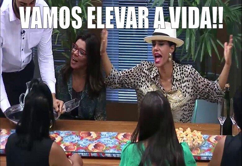 Narcisa deu um tom de glamour ao oferecer champanhe para todos os peões

+ Narcisa entrega a carta de Li Martins e comove os peões durante a leitura feita por JP
+ Confira tudo o que rolou ontem (6) na Festa A Magia do Circo
+ Tribunal de A Fazenda esquenta a noite deste sábado no reality. Veja quem foi considerado culpado
+ Mara agradece JP: "Obrigada por tudo o que você já fez"
+ JP diz que dá conselho para a mãe quando ela sai de balada: "Beija na boca"
+ Sem beijar em A Fazenda, Douglas Sampaio afirma que está com "teia de aranha" na língua

