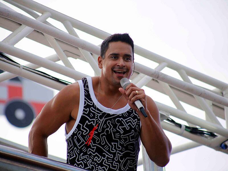 O Harmonia arrastou uma multidão e animou os foliões com novos e antigos sucessos do grupo