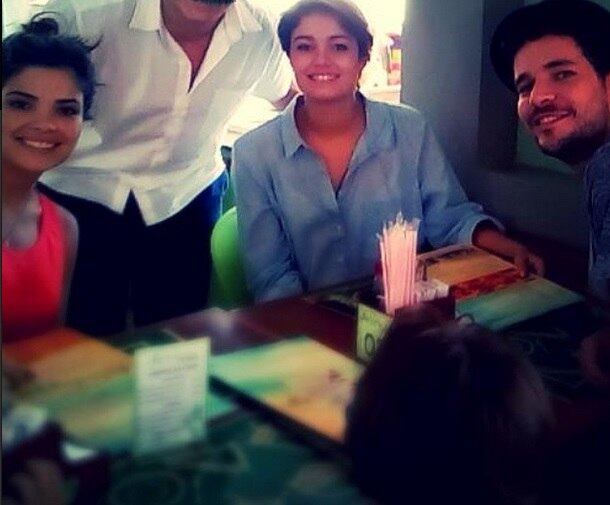 Ex-mulher e namorada almoçam juntas com Daniel de Oliveira
