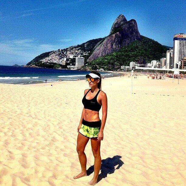 Carol Buffara é brasileira, carioca e sócia de uma marca de sportswear