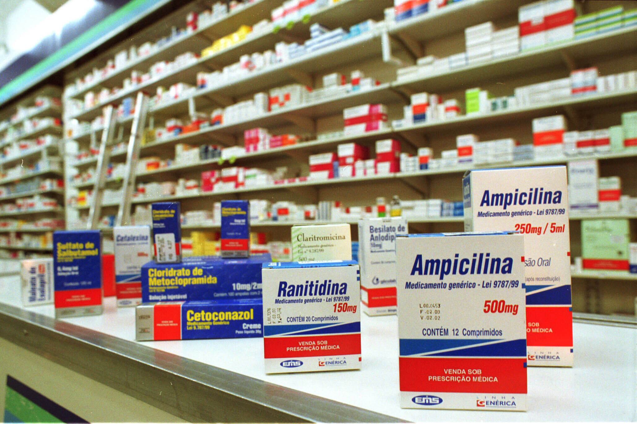 Segundo a Prógenéricos, os preços desses medicamentos são em média 60% mais baratos do que os remédios de referência
