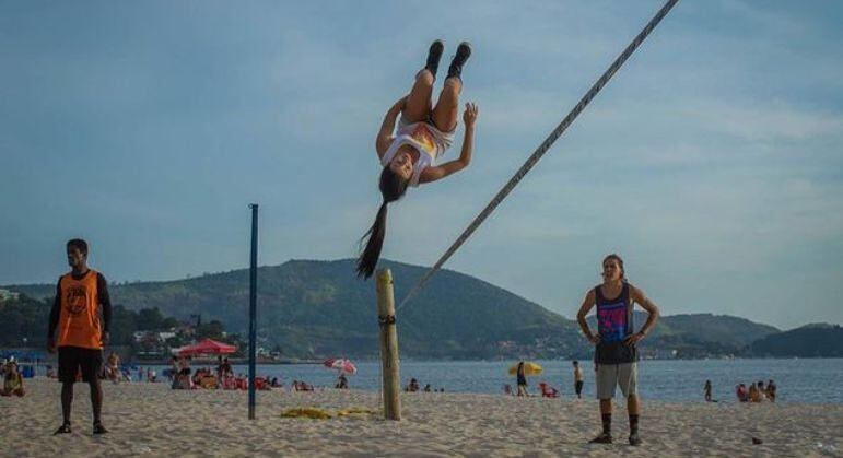 Quando entrou no reality, Ana era modelo e atleta. Assim como o ex-namorado, ela também já foi atleta de slackline. A jovem começou na modalidade quando ainda era adolescente e chegou a competir no mundial de 2015. Recentemente, ela contou um pouco como foi a experiência no esporte. 'Em muitas competições no slackline, eu disputava direto com os homens, porque nem tínhamos mulheres o suficiente para abrir a categoria. Mesmo sendo a única mulher competindo na categoria, algumas vezes já conquistei o primeiro lugar no meio de um monte de homem', relembrou