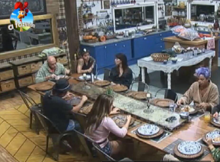 Apesar de se envolver sempre nas discussões, Oscar conquistou o respeito dos peões por ser o participante mais velho do reality. Ele colecionou frases de efeito e disse que há mais de 20 anos não preparava um arroz

+ Com 59,25% dos votos, Roy continua na Fazenda 

