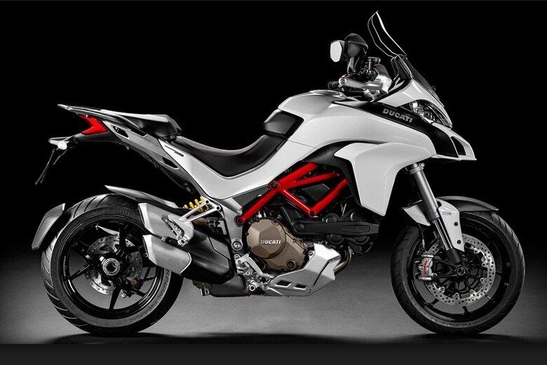 Ducati  Multistrada — a moto ficou ainda mais bonita. Suas linhas agora ficaram mais retas, com desenho característico da marca. De acordo com a fabricante, a principal mudança é o novo sistema de válvulas variáveis, o DVT (Desmodronic Variable Timing). A Ducati ainda informou que a tecnologia melhora a força do motor em todo tipo de condição