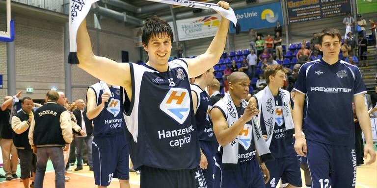 Pivô, o brasileiro de 2,06m de altura, começou a jogar pelo clube italiano Aurora Basket Jesi, mas só ficou lá um ano antes de rumar para o BT Holstra Wevelgem