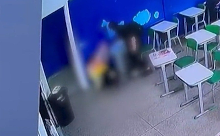 Adolescente esfaqueou duas professoras; uma morreu