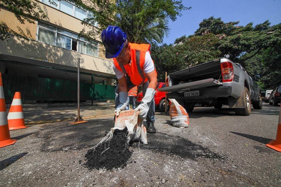 Infraestrutura



Ainda com necessidade de crescer no Brasil, o ramo de infraestrutura
pode oferecer boas oportunidades para quem deseja começar o próprio negócio. Neste
ambiente, a Único Asfaltos surge como rede de franquias especializada em produzir
e vender asfalto e já possui 82 usinas em operação no Brasil, Estados Unidos, Colômbia
e República Dominicana.



Para os próximos cinco anos, a meta da empresa é ter
operações em todos os 5.570 municípios do País. Visando o objetivo, a empresa deixou
de cobrar taxa de franquia e não possui limite geográfico para o franqueado. Os
empreendedores que apostarem na rede encontram a oportunidade de faturar, em
média, R$ 100 mil por mês e de recuperar o investimento em um período médio de
12 meses
