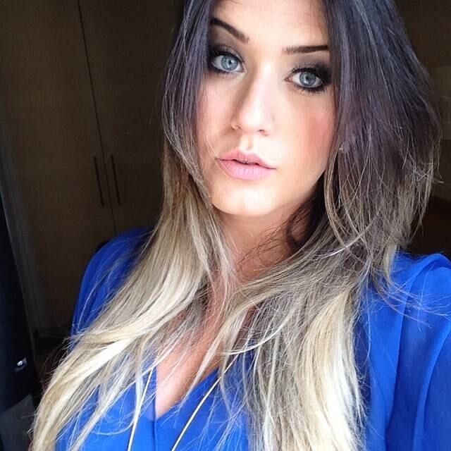 — Nunca quis prejudicar o Neymar, houve um erro,
uma falta de cuidado na hora de enviar as fotos para os amigos, mas esse erro
não altera minha postura. Jamais iria me promover às custas de uma mentira. Fui
até Barcelona a convite do meu amigo, e o meu peso de culpa nessa história já
estou assumindo. Mas, infelizmente, não fui a única culpada