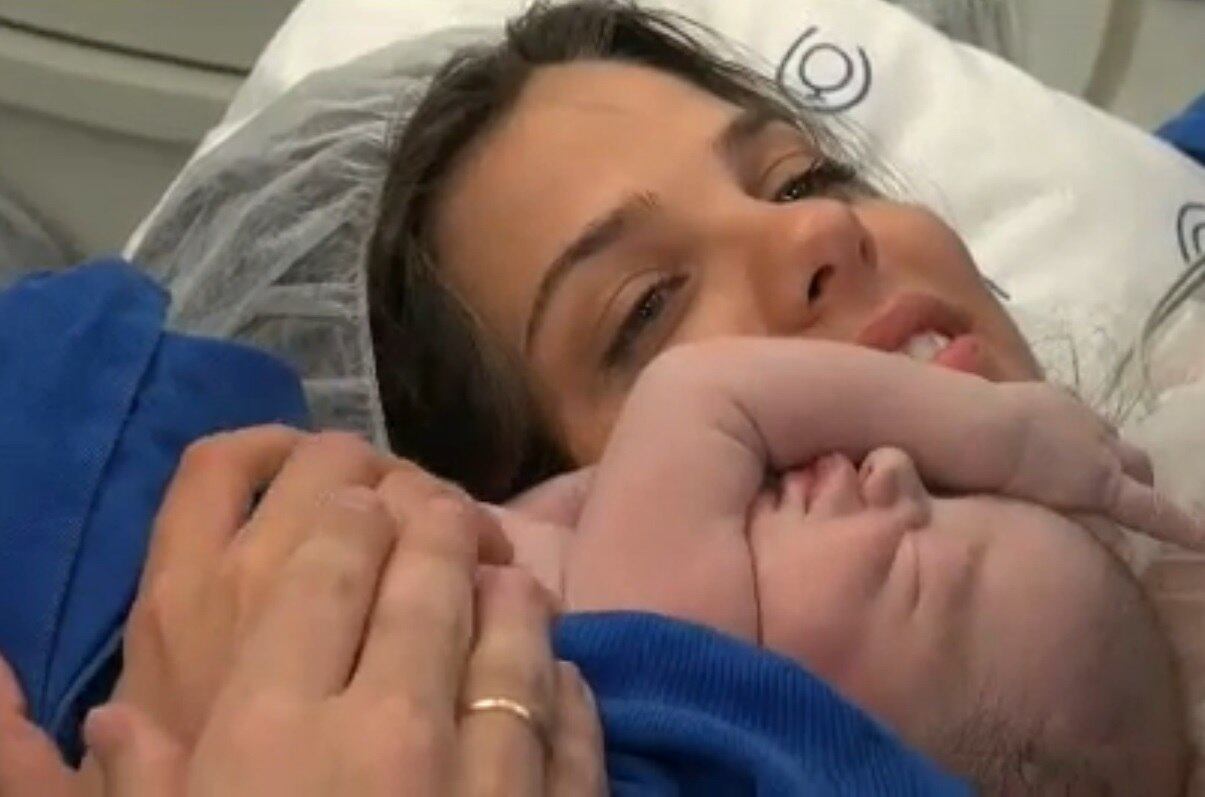 Mama ficou sem acreditar que já era mamãe pela primeira vez