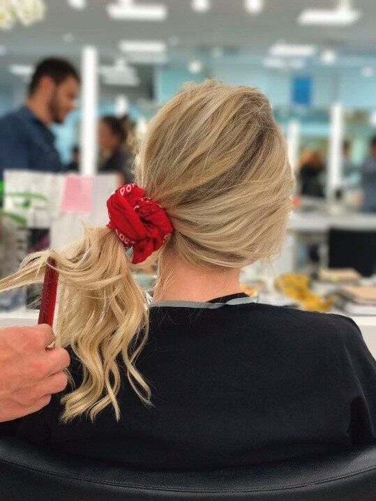 5º passo – Desfie as pontas do cabelo para dar um
up ao volume e na textura, principalmente se o fio for mais fino