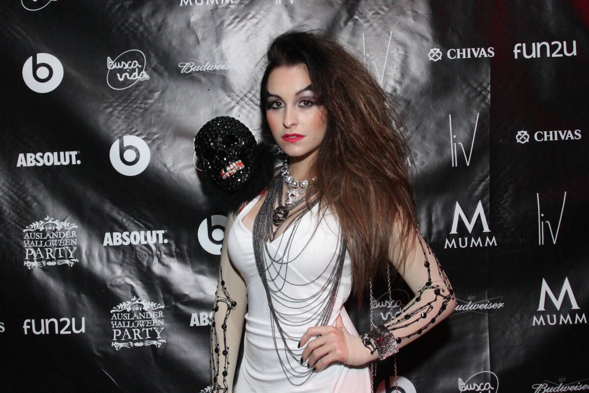 Carla Diaz caprichou no look