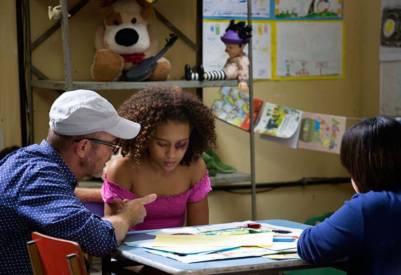 
Cada episódio da minissérie trará uma história que envolve
algum tipo de violência contra as crianças, em que a equipe formada por
conselheiros, psicóloga e assistente social terá que averiguar e tomar
uma decisão diante dos fatos apurados


+ Veja toda a programação da Record no R7 Play

