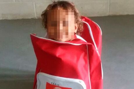 As criancinhas chegam a caber dentro do objeto