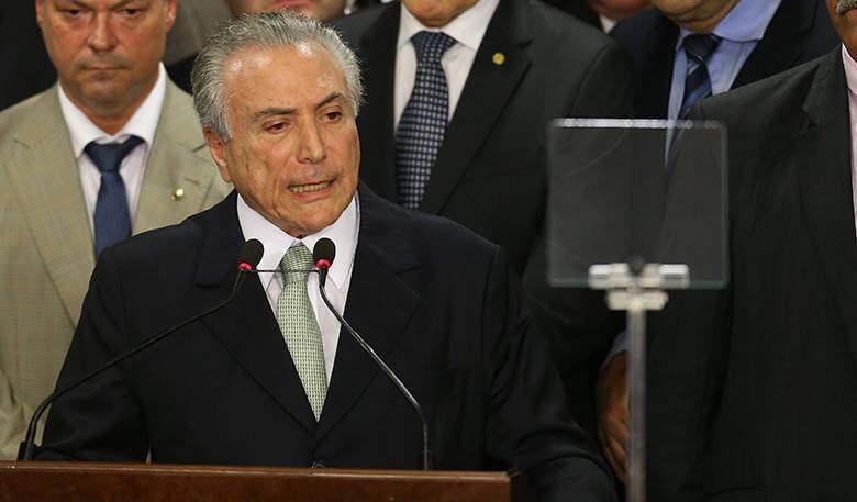 Presidente interino prometeu manter programas sociais