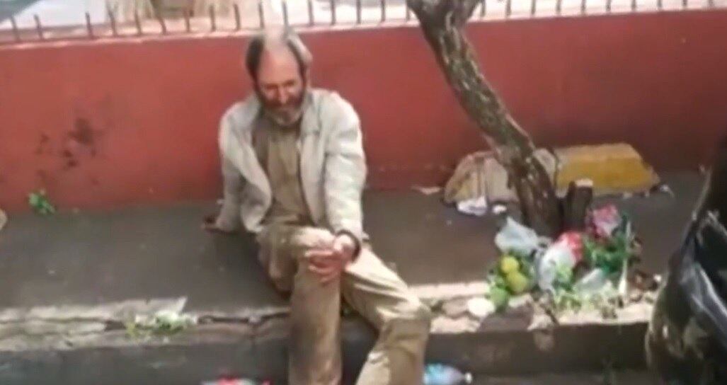 Morador de rua é atacado com foto durante a madrugada da terça-feira (29)