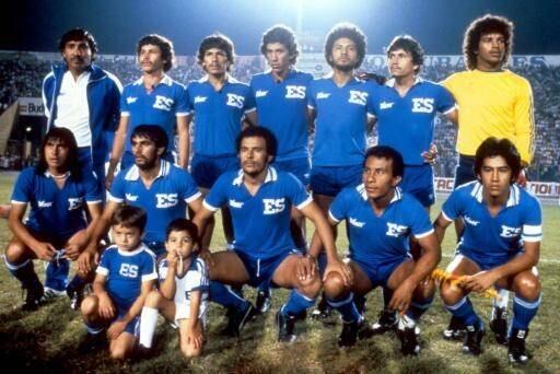 Na Copa de 1982 quem ganhou o prêmio de saco de pancadas foi a seleção de El Salvador. A equipe da Concacaf sofreu 12 gols no Mundial daquele ano