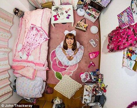 Ryoko, em Tóquio, no Japão
A
ideia surgiu em um encontro de Thackwray com amigos em Paris, no ano de 2010. Desde
então, se tornou pauta fotográfica em 55 países, incluindo Tailândia, Irã,
Estados Unidos, Bolívia e Rússia