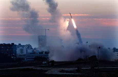 Bateria antiaérea do Exército israelense em Ashdod, cidade ao sul do país, na fronteira norte da Faixa de Gaza