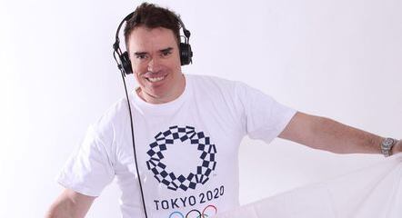 DJ austríaco rouba a cena nos jogos do vôlei
